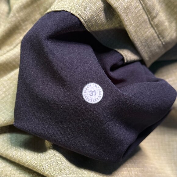 Lululemon Men's Commission Classic-Fit Short 7" *Ventlight - Green - Picture 6 of 9